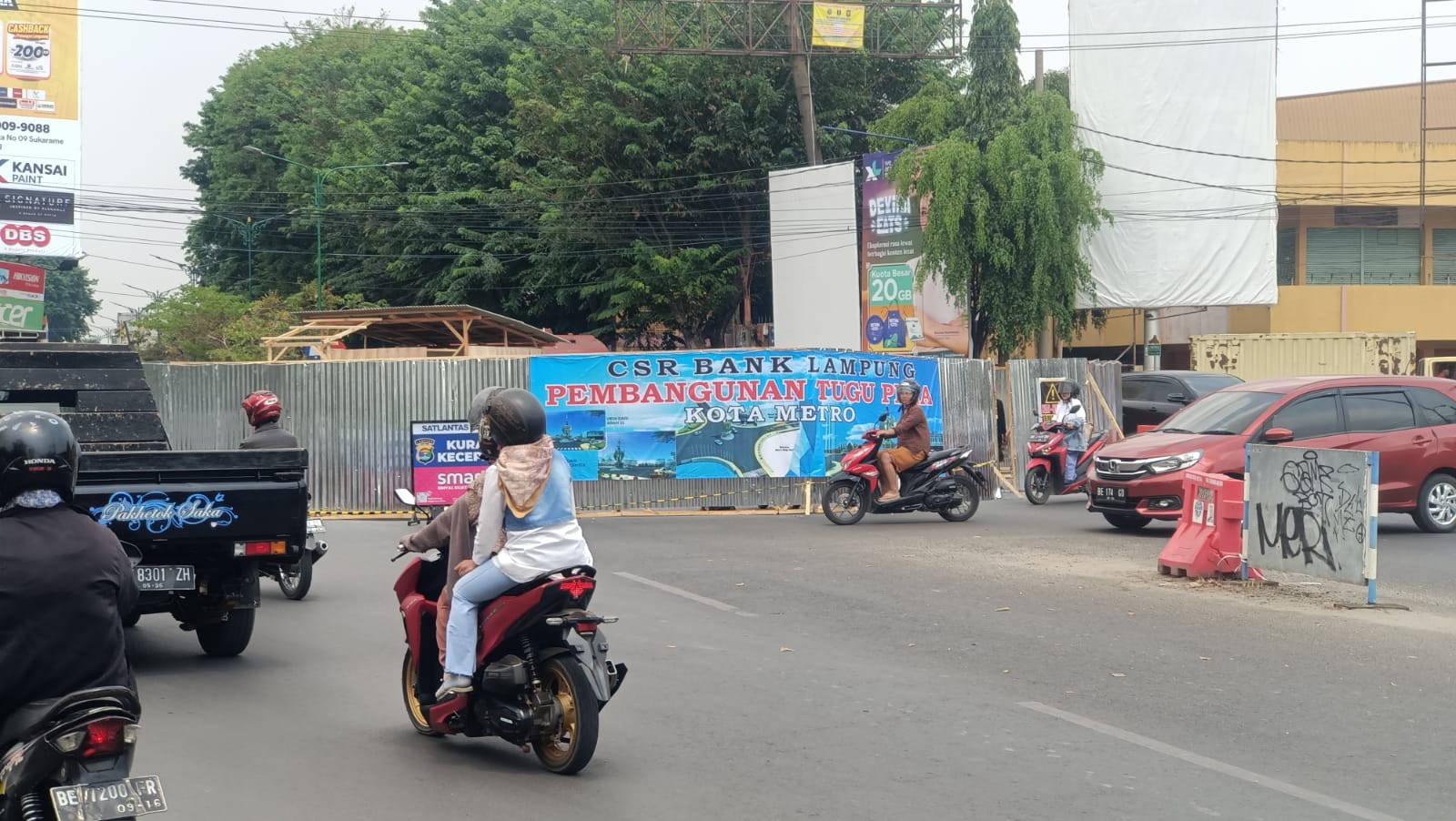 Lokasi Tugu Pena Metro yang telah dipagari seng dan dilakukan pemugaran menggunakan anggaran CSR || Foto: Istimewa