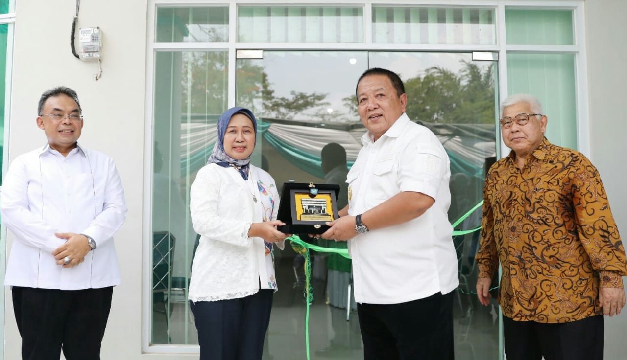 Gubernur Lampung Arinal Djunaidi meresmikan Gedung Pusat Kajian Cassava, Kelapa Sawit, Tebu, Kopi, Lada dan Kakao Fakultas Pertanian di Unila || Foto: Adpim Pemprov Lampung