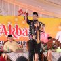 Ustaz Wijayanto sebagai pengisi tausiyah dalam acara Pengajian Akbar Pemerintah Provinsi Lampung di Lapangan Sukajadi, Bandar Negeri Suoh, Lampung Barat || Foto: Adpim Pemprov Lampung