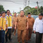 Gubernur Arinal Djunaidi meninjau perbaikan jalan di Kabupaten Tulang Bawang, Provinsi Lampung || Foto: Dinas Kominfotik Provinsi Lampung