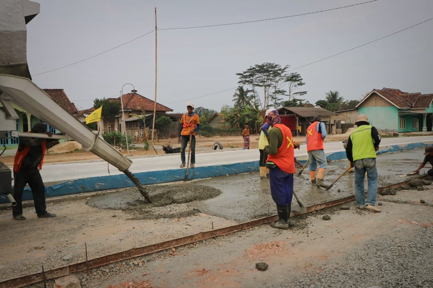 Perbaikan jalan di Kabupaten Tulang Bawang