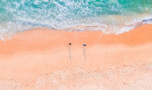 Daya Tarik Pantai Senggigi, Harga Tiket, dan Aktivitas Serunya