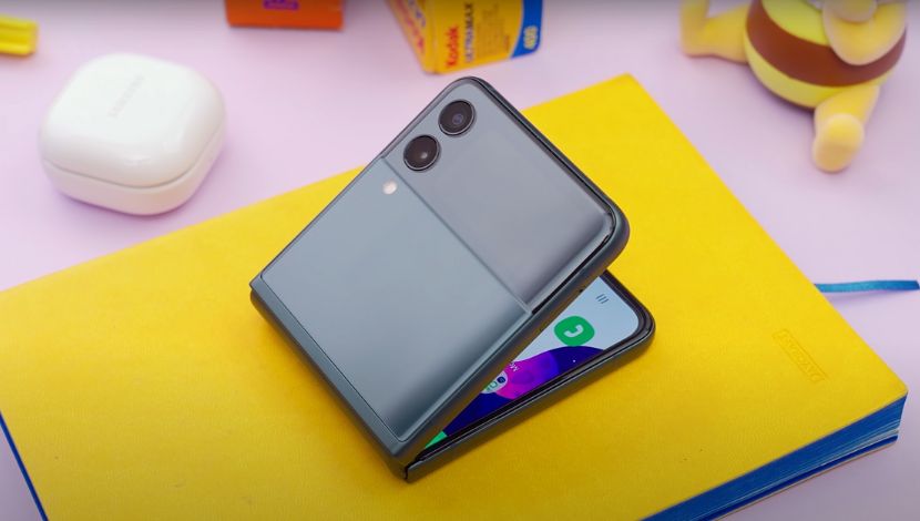 Galaxy Z Flip3 5G 256 GB Second (Photo Youtube GadgetIn) 5W1HINDONESIA.ID