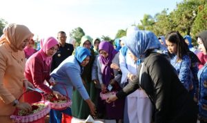 Peringati Hari Ibu Tahun 2023, Mami Yani Fahrizal Ikuti Ziarah dan Tabur Bunga di Taman Makam Pahlawan Bandar Lampung