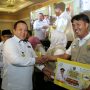 Gubernur Lampung Arinal Djunaidi memberikan Anugerah Kartu Petani Berjaya (KPB) Award Tahun 2023 || Foto: Adpim Pemprov Lampung