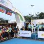 Direktur Utama PLN Darmawan Prasodjo (lima dari kanan), Wakil Komisaris Utama PLN Suahasil Nazara (dua dari kanan), beserta jajaran Komisaris dan Direksi PLN saat melepas ribuan pelari kategori 10 kilometer pada ajang PLN Electric Run 2023 di Scientia Square Park, Serpong, Tangerang pada Minggu (10/12/2023) || Foto: Istimewa
