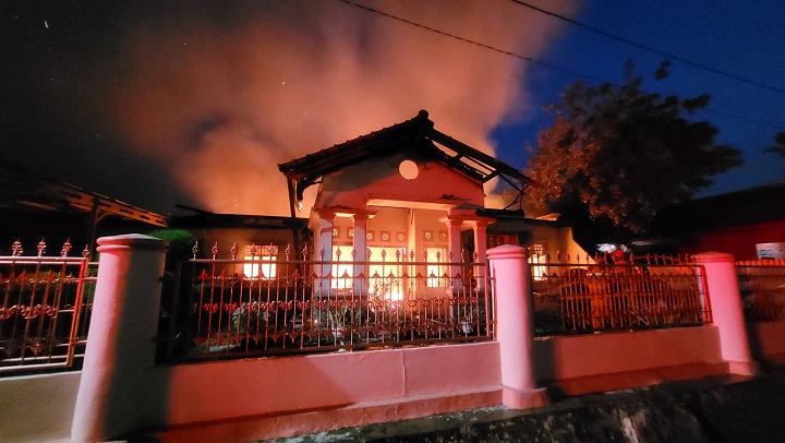 Sebuah rumah ludes terbakar pada peristiwa kebakaran di perum Korpri Sukarame, Bandar Lampung || Foto: Dok. Dinas Damkar Bandar Lampung