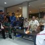 Walikota Eva Dwiana mendampingi Gubernur Arinal Djunaidi meninjau kegiatan Malam Misa Natal 2023 || Foto: Istimewa || 5W1HINDONESIA.ID