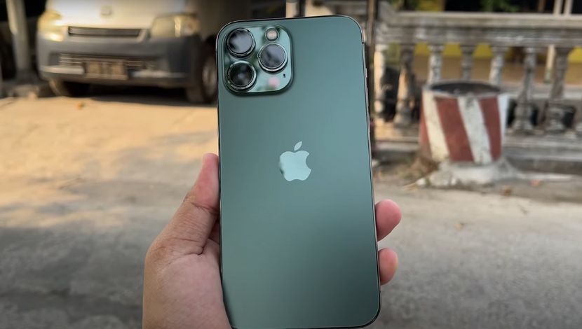 Apple iPhone 13 Pro Max 256 GB Second (Photo Youtube Den Hari) 5W1HINDONESIA.ID