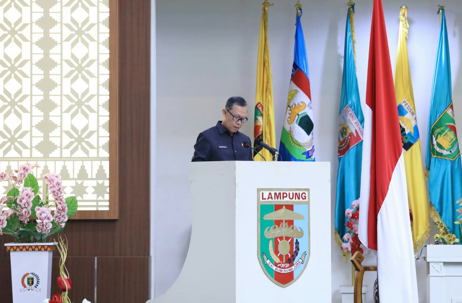 Sekdaprov Lampung Fahrizal Darminto, menghadiri Rapat Paripurna DPRD Provinsi Lampung Pembicaraan Tingkat II || Foto: Adpim Pemprov Lampung