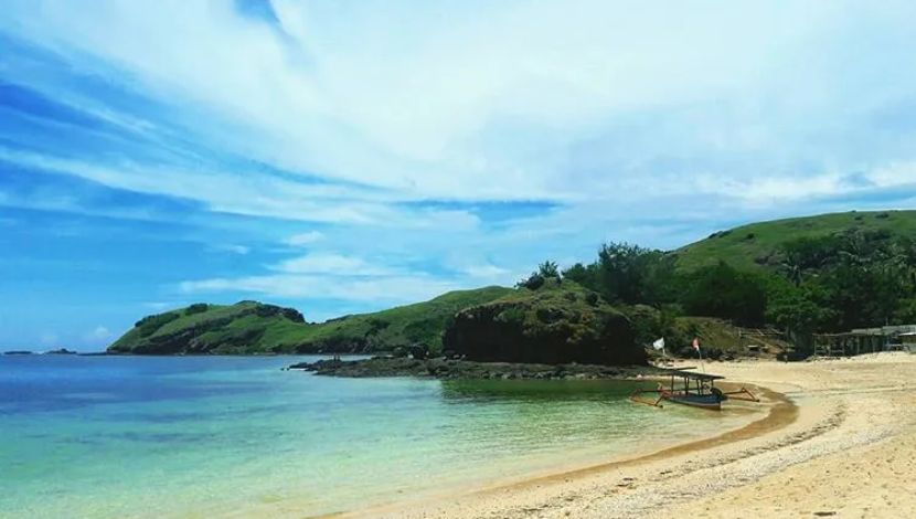 Pantai Tanjung Aan (Photo First Lombok Tour) 5W1HINDONESIA.ID