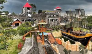 The Lost World Castle: Rute, Harga Tiket & Daya Tariknya