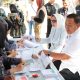 Gubernur Lampung Arinal Djunaidi dan keluarga menyalurkan hak pilih dalam Pemilu Tahun 2024, di TPS 22, Kelurahan Sepang Jaya Kecamatan Labuhan Ratu, Bandar Lampung || Foto: Adpim Pemprov Lampung