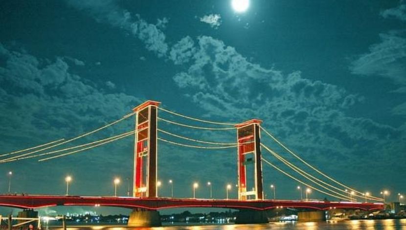 Jembatan Ampera Palembang (Photo TripAdvisor) 5W1HINDONESIA.ID