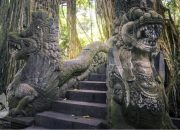 Monkey Forest Ubud, 6 Alasan Tempat Ini Dijuluki Sebagai Situs Alam Nan Suci
