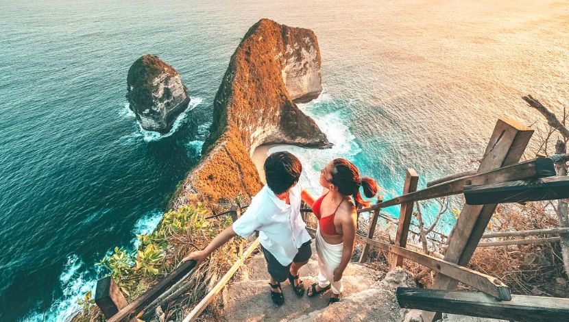 Pulau Nusa Penida (Photo Tiket.com) 5W1HINDONESIA.ID