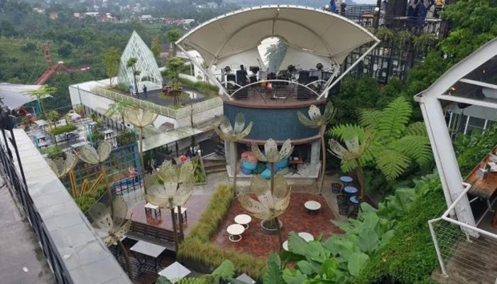 Puncak Ciumbuleuit Bandung, Jelajahi Kastil Terindah di Bandung