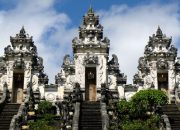 Pura Lempuyang, Cuma 100K Kamu Sudah Bisa Masuk ke Gerbang Surganya Bali!
