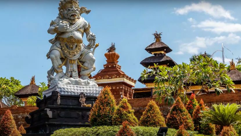 Seminyak Bali (Photo Youtube Destination Wonders) 5W1HINDONESIA.ID