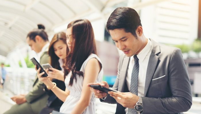 Orang Indonesia Sudah Kecanduan HP, Berikut Faktanya!