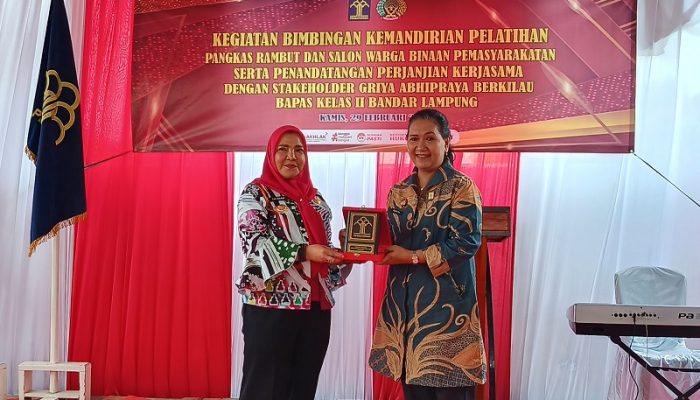 Walikota Eva Dwiana Hadiri Peresmian Kemandirian Pelatihan WBP di Lapas Way Hui