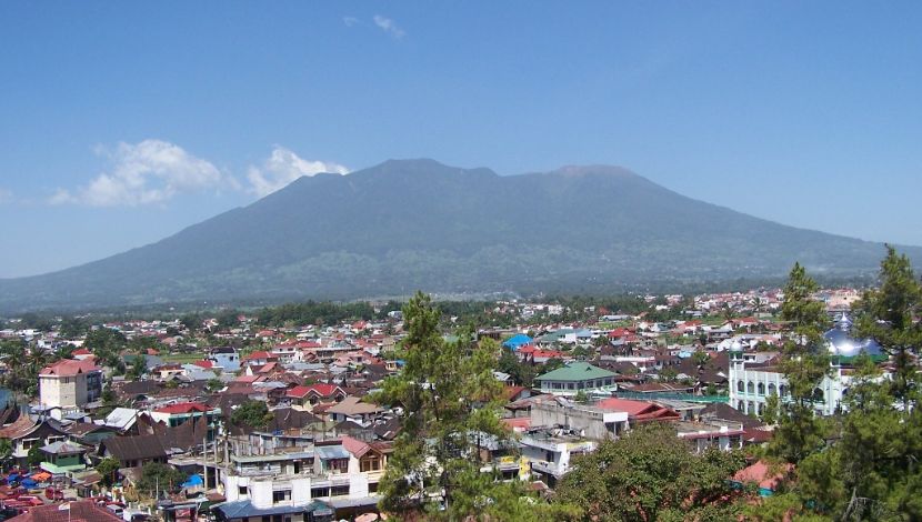 Gunung Marapi Sumbar (Photo Wikipedia) 5W1HINDONESIA.ID