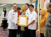 Memasuki Masa Purnabakti, Sekdaprov Lampung Lepas Kepala Bapenda Adi Erlansyah dan Kepala Balitbangda Hamartoni Ahadis