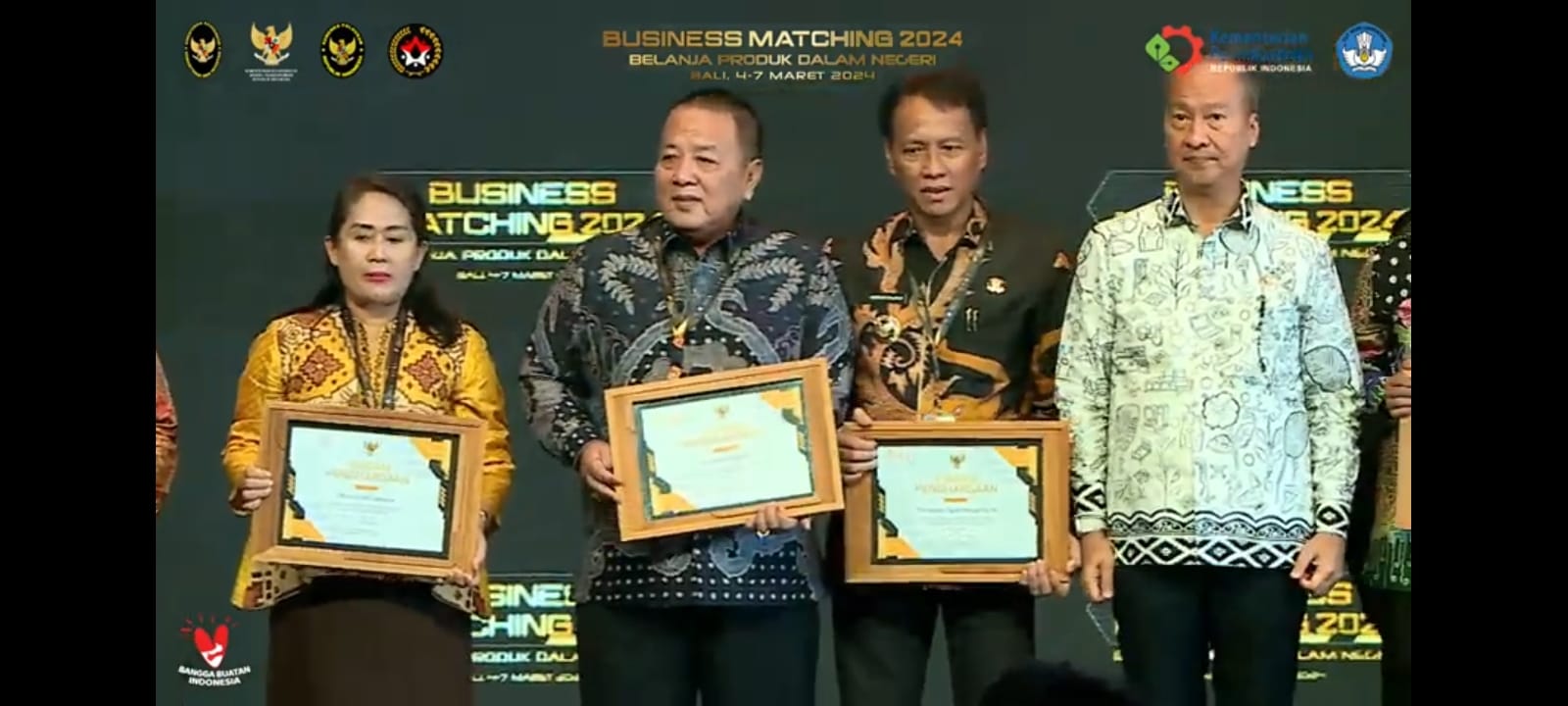 Pemprov Lampung menerima penghargaan Penggunaan Produk Dalam Negeri Tahun 2024 Atas Capaian Belanja Produk Dalam Negeri || Foto: Adpim Pemprov Lampung