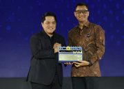 Direktur Utama PT PLN (Persero) Darmawan Prasodjo berhasil meraih penghargaan Best CEO Communications dalam ajang BUMN Corporate Communications and Sustainability Summit (BCOMSS) 2024 || Istimewa