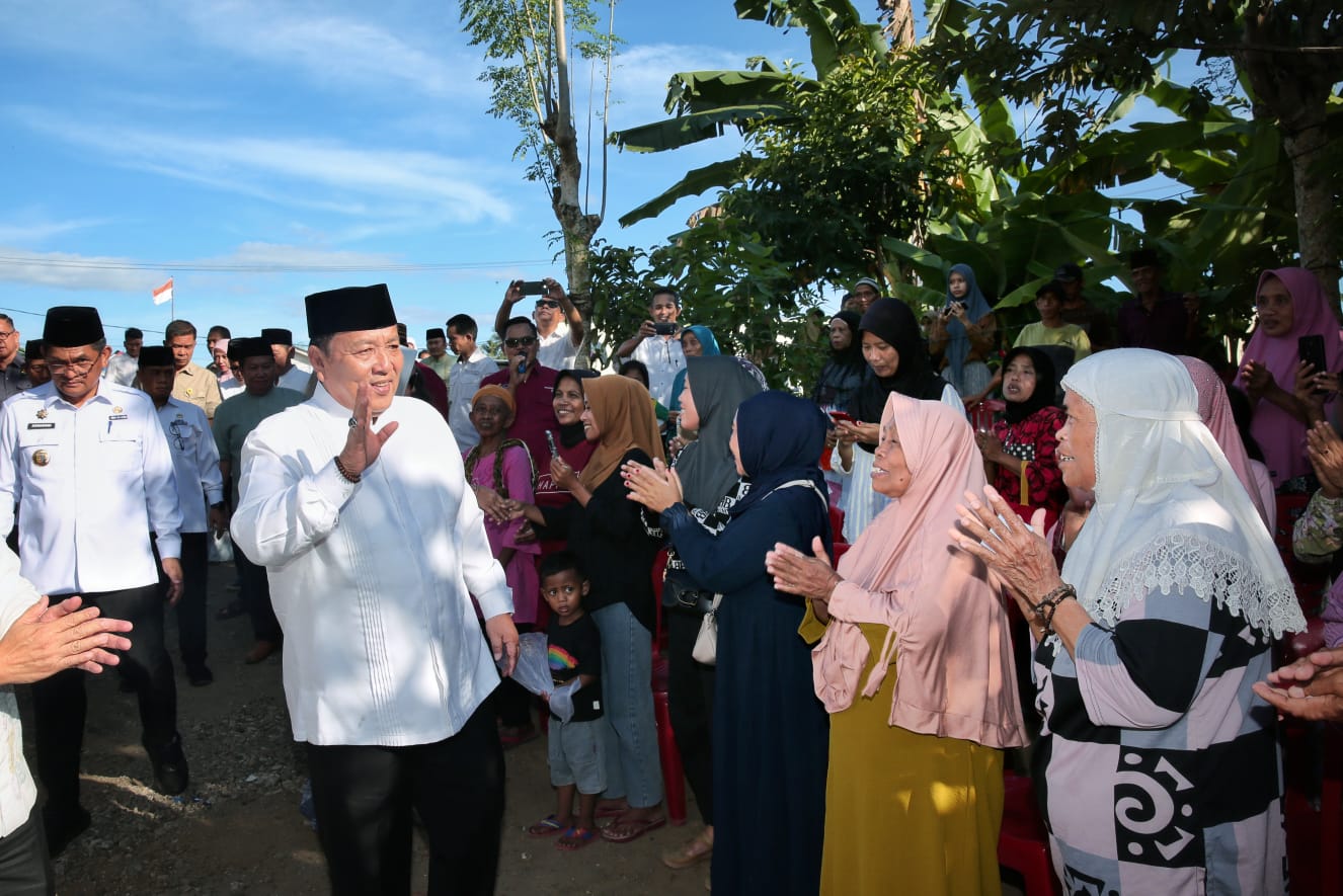 Gubernur Lampung Arinal Djunaidi dan Ketua TP PKK Provinsi Lampung Riana Sari Arinal melakukan kegiatan Safari Ramadan Pemerintah Provinsi Lampung 1445 H di Rumah Dinas Bupati Tanggamus || Foto: Adpim Pemprov Lampung