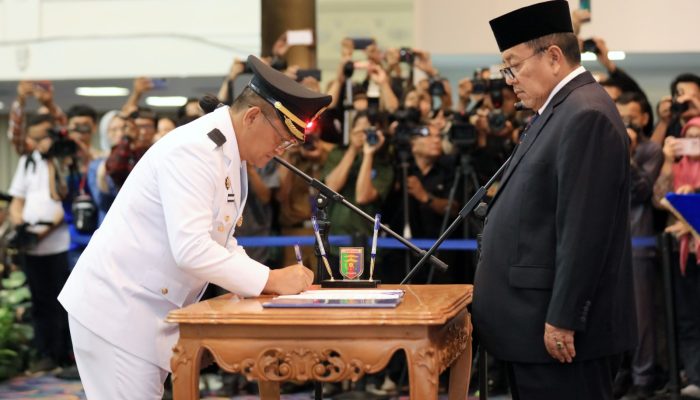 Gubernur Arinal Melantik dan Mengambil Sumpah Jabatan Aswarodi sebagai Penjabat Bupati Lampung Utara