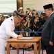 Gubernur Lampung Arinal Djunaidi melantik dan mengambil Sumpah dan Janji Jabatan Aswarodi sebagai Penjabat (Pj.) Bupati Lampung Utara || Foto: Adpim Pemprov Lampung