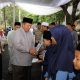 Gubernur Lampung Arinal Djunaidi memberikan sejumlah bantuan kepada masyarakat saat berbuka bersama ribuan warga Kota Metro || Foto: Adpim Pemprov Lampung