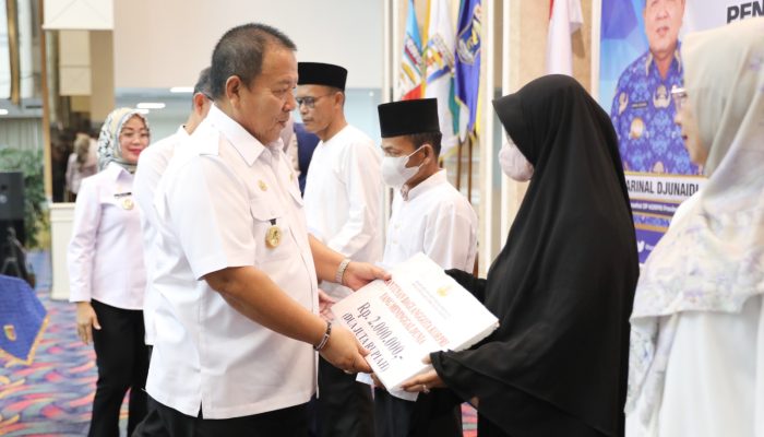 Gubernur Arinal Serahkan Tali Asih dan Santunan kepada Anggota Korpri yang Memasuki Masa Purnabakti dan Yang Meninggal Dunia