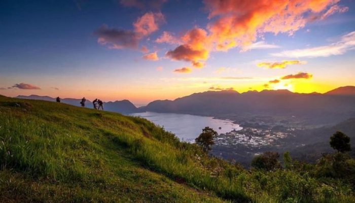 Puncak Lawang Sumbar: Jam Buka, Rute, Harga Tiket Masuk & Daya Tariknya