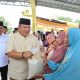 Gubernur Lampung Arinal Djunaidi meluncurkan Pasar Murah dan memberi bantuan sosial bagi masyarakat Kotabumi || Foto: Adpim Pemprov Lampung