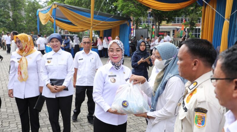 DP Korpri Pemerintah Provinsi Lampung meluncurkan Tebus Murah Paket Sembako Bagi PNS Golongan II dan Bazar dalam Rangka Bulan Suci Ramadhan 1445 H || Foto: Adpim Pemprov Lampung