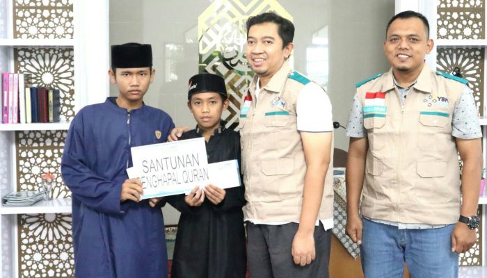 Tebar Kebahagiaan Ramadan, YBM PLN Santuni Hafidz Qur’an, Guru Ngaji hingga Marbot Masjid di Lampung