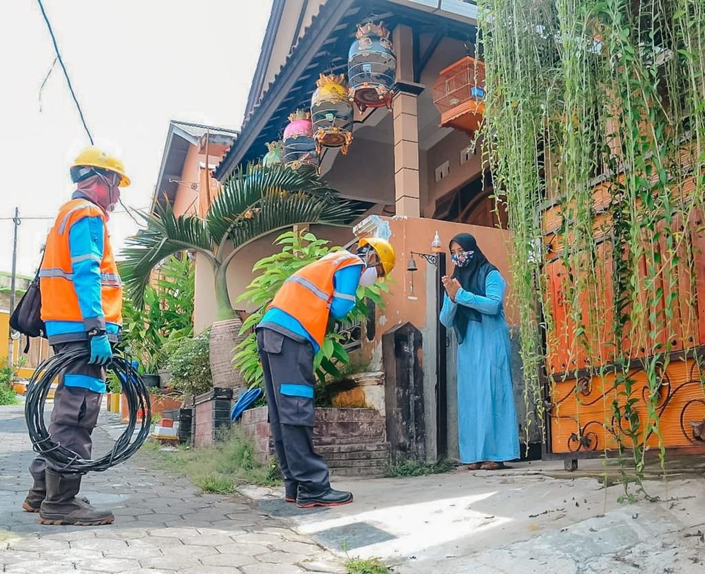 Petugas PLN tetap siaga melayani masyarakat saat masa mudik Idul Fitri 1445 H || Foto: Istimewa