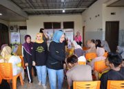 DWP Provinsi Lampung bersama DWP Biro Umum dan DWP Bapenda Provinsi Lampung menyalurkan bantuan sembako melalui Program Siger Berbagi untuk warga terdampak banjir di Bandar Lampung || Foto: Adpim Pemprov Lampung