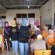 DWP Provinsi Lampung bersama DWP Biro Umum dan DWP Bapenda Provinsi Lampung menyalurkan bantuan sembako melalui Program Siger Berbagi untuk warga terdampak banjir di Bandar Lampung || Foto: Adpim Pemprov Lampung
