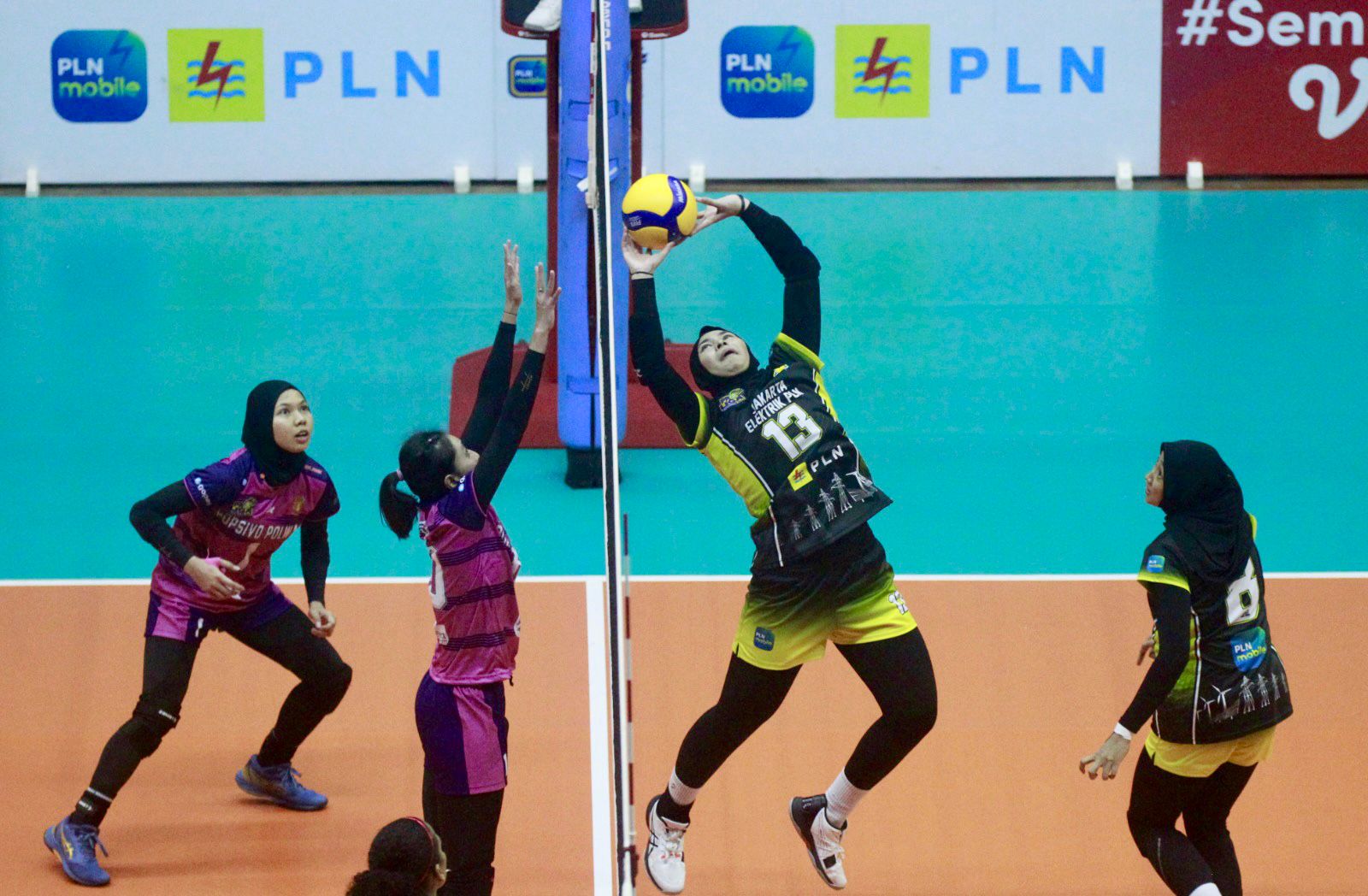 Ilustrasi pertandingan PLN Mobile Proliga yang menjadi kompetisi kasta tertinggi olahraga bola voli di Indonesia || Foto: Adpim Pemprov Lampung