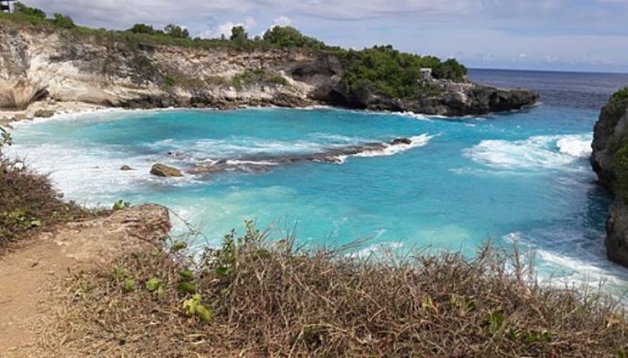 Nusa Lambongan Bali: Jam Buka, Rute, Harga Tiket & Daya Tariknya