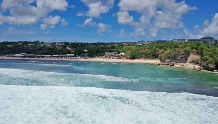 Pantai Balangan Bali: Jam Buka, Rute, Harga Tiket Masuk & Daya Tariknya
