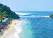 Pantai Drini Yogyakarta: Jam Buka, Rute, Harga Tiket Masuk & Daya Tariknya