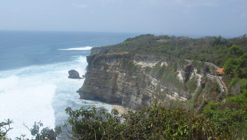 Pantai Suluban Bali (Photo Wikipedia) 5W1HINDONESIA.ID