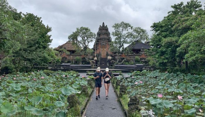 Pura Saraswati Bali: Jam Buka, Rute, Harga Tiket Masuk & Daya Tariknya
