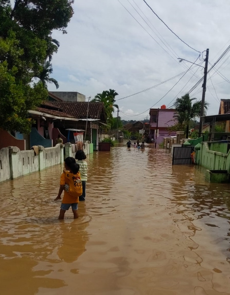 Sejumlah wilayah di Bandar Lampung terendam banjir setelah diguyur hujan sejak dini hari pada jumat (12/4) || Foto: Istimewa