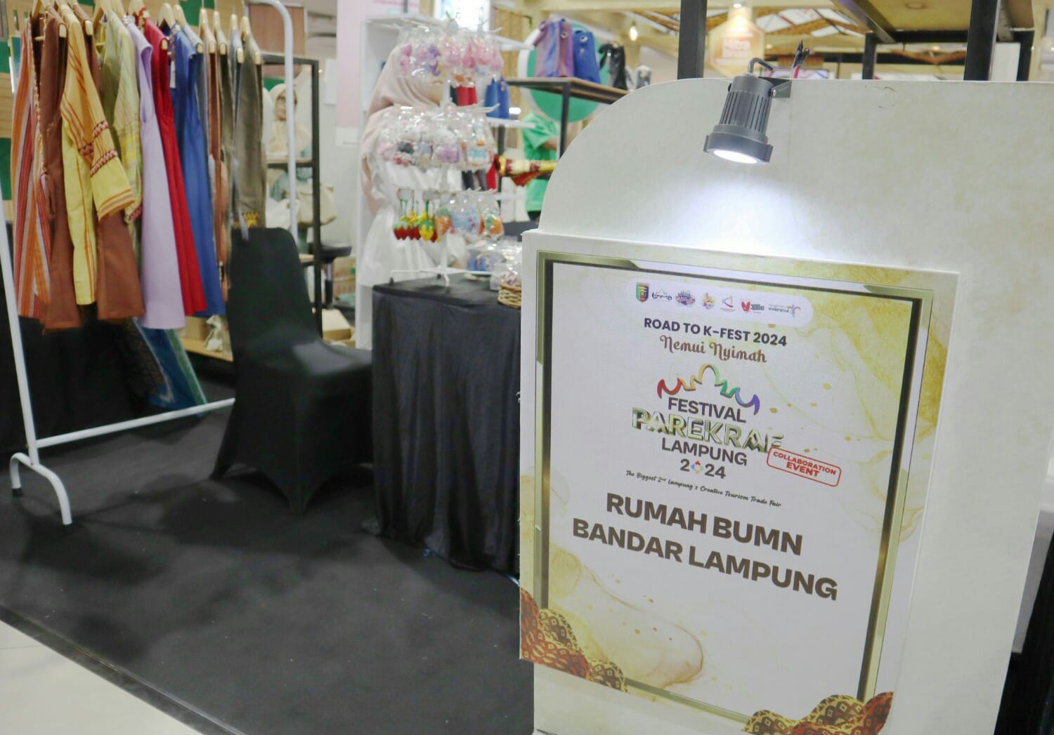 Booth Rumah BUMN Bandar Lampung di Festival Parekraf Lampung || Foto: PLN UID Lampung