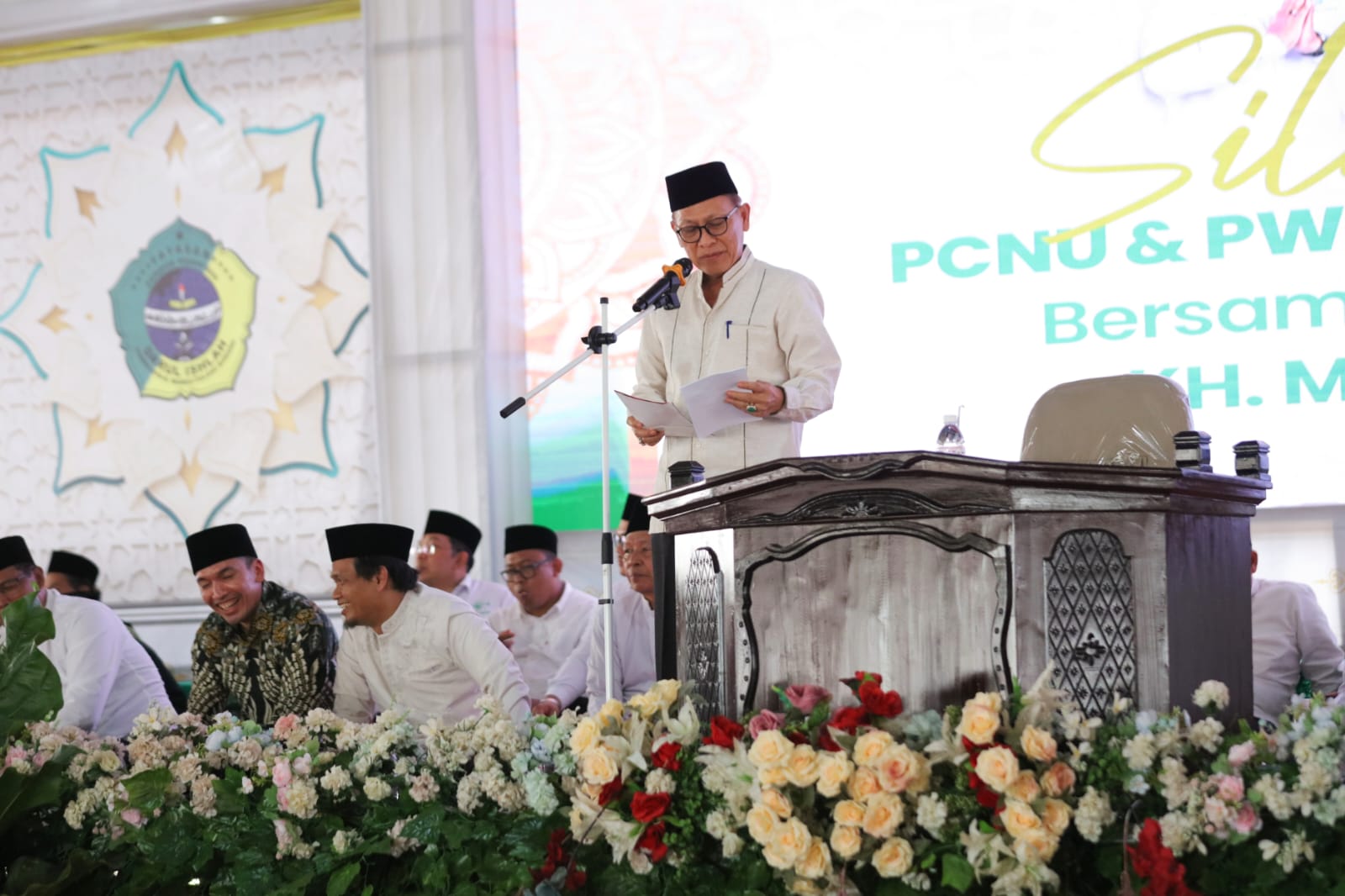 Asisten Pemerintahan dan Kesra Qudrotul Ikhwan, menghadiri Pengajian Akbar dan Halal Bihalal PWNU Provinsi Lampung di Pondok Pesantren Darul Ishlah Tulang Bawang || Foto: Adpim Pemprov Lampung